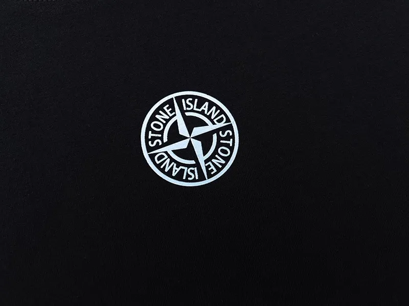 W665#P110💰 [Stone lsland/Stone Island Mosaic Light Bulb💡 Printed Short Sleeve T-shirt] ⚠️[Original creation with high control of details] - Made of 230g combed cotton 32 count double yarn, soft and comfortable to the touch, sweat-absorbent and breathable. - Simple basic and versatile style, original quality, first choice for couples. - Made in a large factory, four needles and five threads on the shoulder, neatly routed, high quality workmanship. - Same style for men and women. Very versatile, one piece for everyone, details are clearly visible. Color: Black White Size: M L